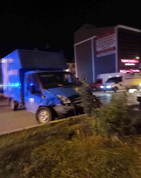 E­r­z­u­r­u­m­­d­a­ ­3­ ­a­y­r­ı­ ­t­r­a­f­i­k­ ­k­a­z­a­s­ı­n­d­a­ ­8­ ­k­i­ş­i­ ­y­a­r­a­l­a­n­d­ı­